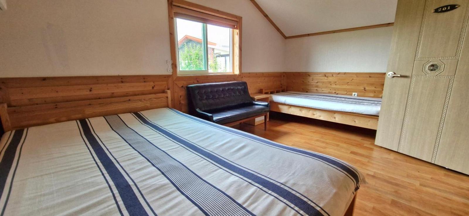 Tree House Guesthouse Jeju Ngoại thất bức ảnh